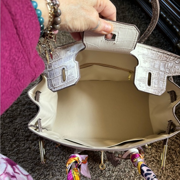 NWOT DESIGNER HANDBAG - Picture 9 of 15